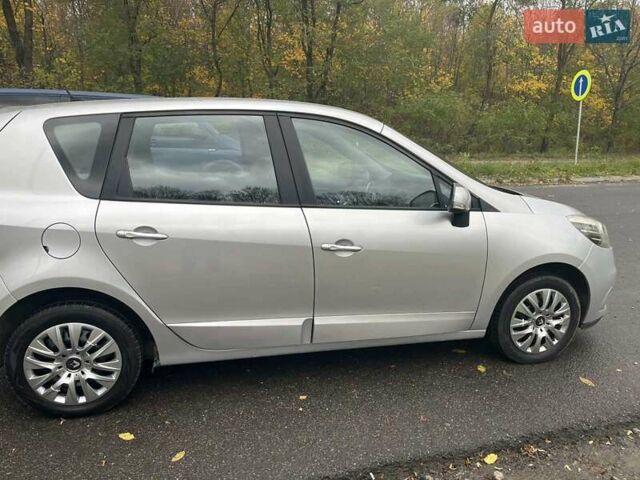 Рено Сценік 2012 у Красилове на Automoto.ua Сірий Рено Сценік, об'ємом двигуна 1.46 л та пробігом 202 тис. км за 7900 $, фото 4 на Automoto.ua