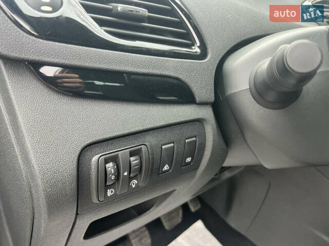 Сірий Рено Сценік, об'ємом двигуна 1.5 л та пробігом 230 тис. км за 8950 $, фото 35 на Automoto.ua