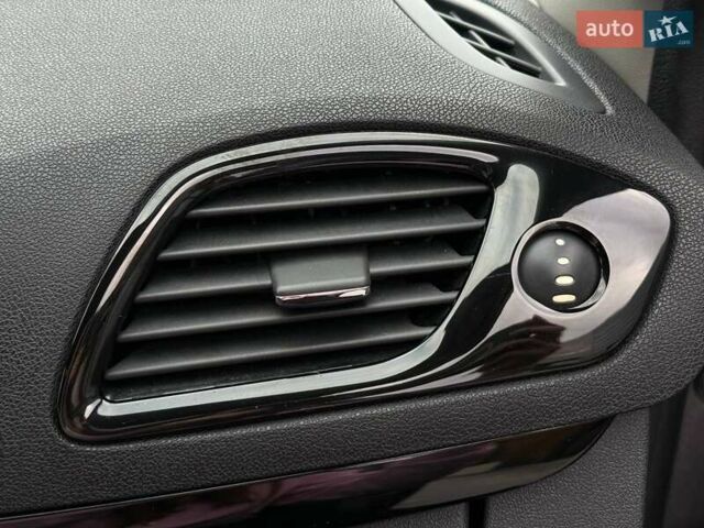 Рено Сценик 2012 в Ровно на Automoto.ua Серый Рено Сценик, объемом двигателя 1.46 л и пробегом 186 тыс. км за 8600 $, фото 63 на Automoto.ua