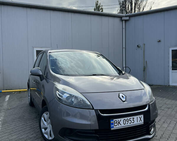 Серый Рено Сценик, объемом двигателя 1.6 л и пробегом 186 тыс. км за 7300 $, фото 3 на Automoto.ua