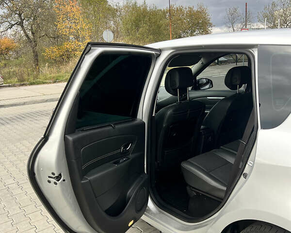 Рено Сценік 2012 у Львові на Automoto.ua Сірий Рено Сценік, об'ємом двигуна 1.46 л та пробігом 250 тис. км за 7700 $, фото 10 на Automoto.ua