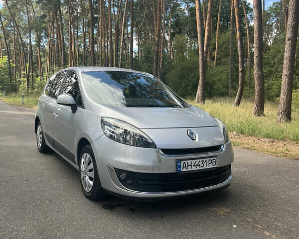 Серый Рено Сценик, объемом двигателя 1.46 л и пробегом 322 тыс. км за 7800 $, фото 3 на Automoto.ua