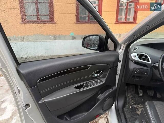 Серый Рено Сценик, объемом двигателя 1.5 л и пробегом 300 тыс. км за 6600 $, фото 1 на Automoto.ua