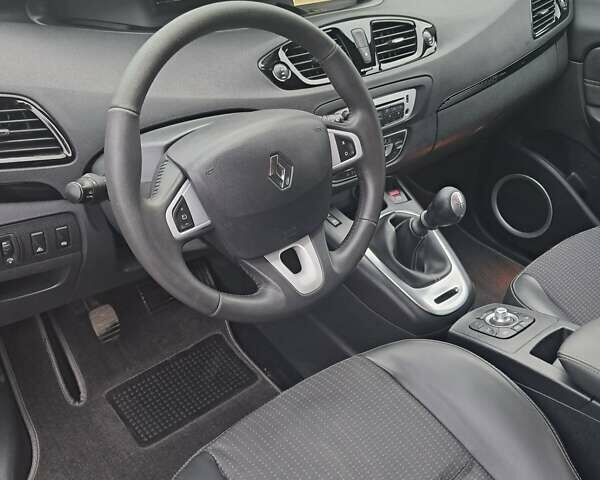 Серый Рено Сценик, объемом двигателя 1.5 л и пробегом 224 тыс. км за 8750 $, фото 16 на Automoto.ua