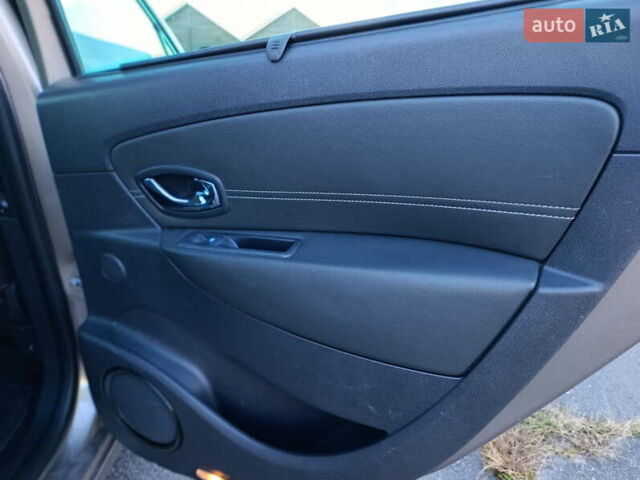 Сірий Рено Сценік, об'ємом двигуна 1.5 л та пробігом 237 тис. км за 8900 $, фото 25 на Automoto.ua