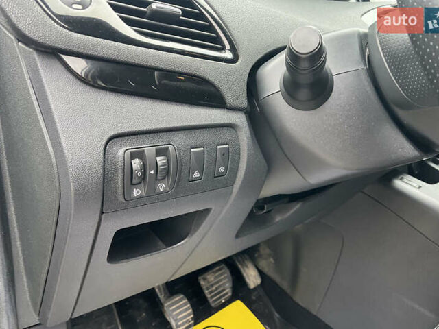 Сірий Рено Сценік, об'ємом двигуна 1.2 л та пробігом 157 тис. км за 8400 $, фото 12 на Automoto.ua