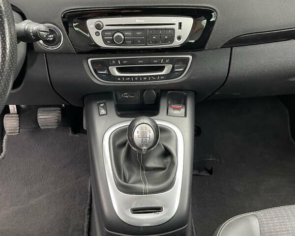 Серый Рено Сценик, объемом двигателя 1.46 л и пробегом 230 тыс. км за 9000 $, фото 14 на Automoto.ua