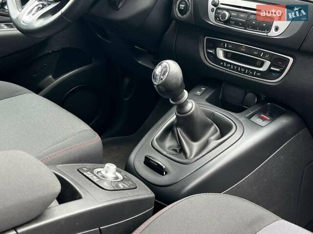 Серый Рено Сценик, объемом двигателя 1.5 л и пробегом 271 тыс. км за 8990 $, фото 13 на Automoto.ua