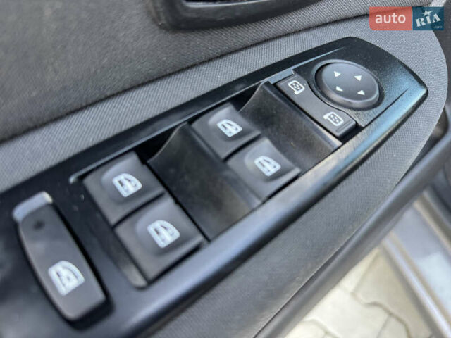 Серый Рено Сценик, объемом двигателя 1.5 л и пробегом 220 тыс. км за 7900 $, фото 29 на Automoto.ua