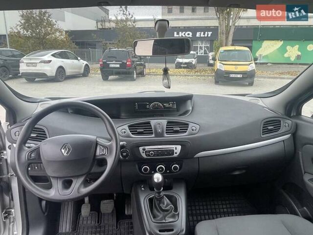 Серый Рено Сценик, объемом двигателя 1.46 л и пробегом 249 тыс. км за 7650 $, фото 15 на Automoto.ua