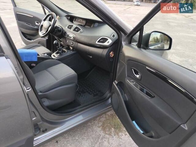 Сірий Рено Сценік, об'ємом двигуна 1.5 л та пробігом 235 тис. км за 8000 $, фото 16 на Automoto.ua