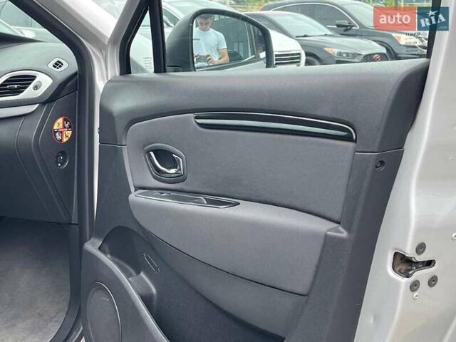 Серый Рено Сценик, объемом двигателя 1.5 л и пробегом 271 тыс. км за 8990 $, фото 10 на Automoto.ua