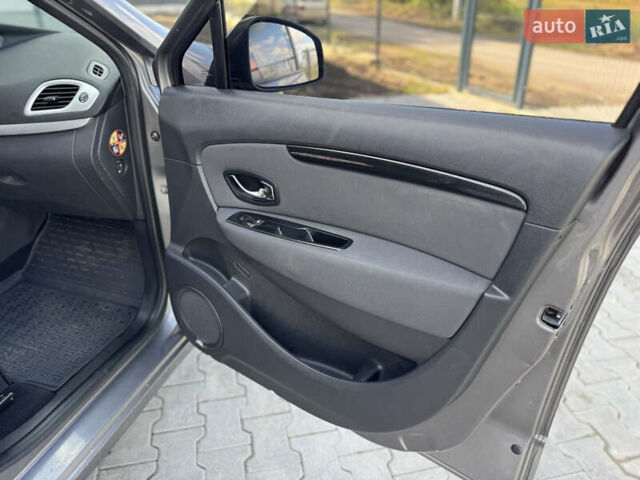 Серый Рено Сценик, объемом двигателя 1.5 л и пробегом 220 тыс. км за 7900 $, фото 23 на Automoto.ua