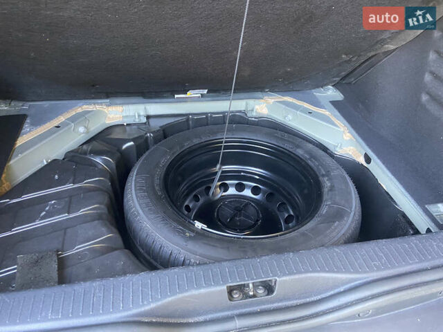 Серый Рено Сценик, объемом двигателя 1.5 л и пробегом 260 тыс. км за 11250 $, фото 7 на Automoto.ua