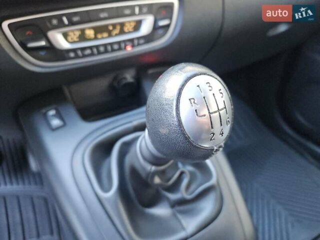 Серый Рено Сценик, объемом двигателя 1.2 л и пробегом 165 тыс. км за 6500 $, фото 15 на Automoto.ua