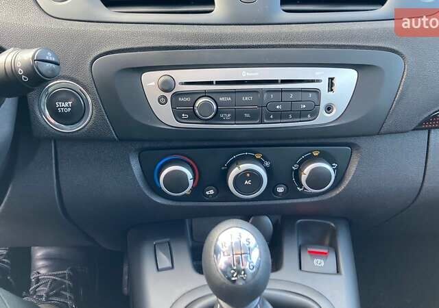 Сірий Рено Сценік, об'ємом двигуна 1.6 л та пробігом 160 тис. км за 9300 $, фото 6 на Automoto.ua