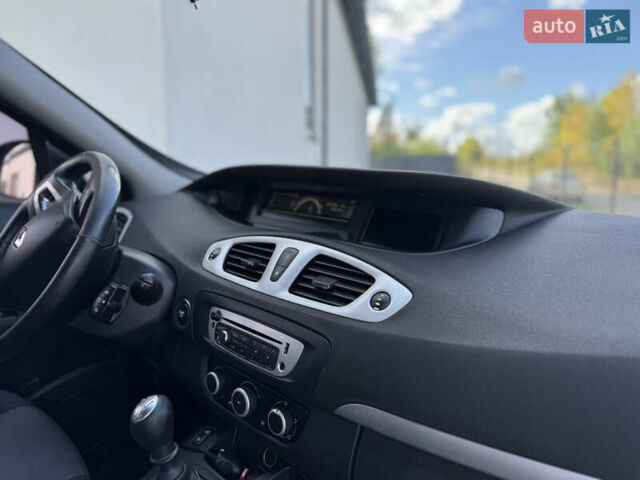 Серый Рено Сценик, объемом двигателя 1.5 л и пробегом 220 тыс. км за 7900 $, фото 19 на Automoto.ua