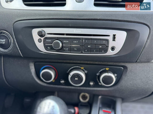 Серый Рено Сценик, объемом двигателя 1.5 л и пробегом 220 тыс. км за 7900 $, фото 21 на Automoto.ua