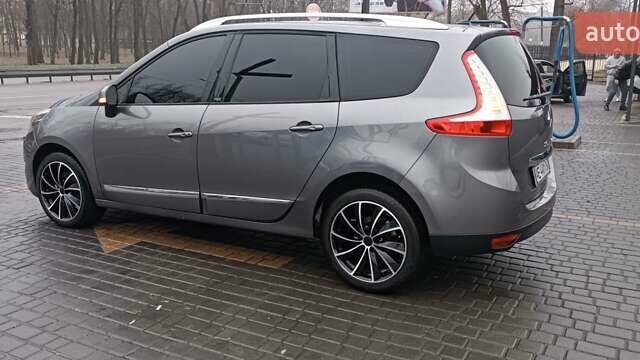 Серый Рено Сценик, объемом двигателя 1.46 л и пробегом 369 тыс. км за 10000 $, фото 3 на Automoto.ua