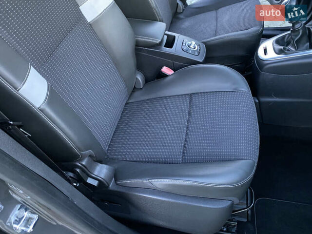 Серый Рено Сценик, объемом двигателя 1.46 л и пробегом 195 тыс. км за 8999 $, фото 34 на Automoto.ua