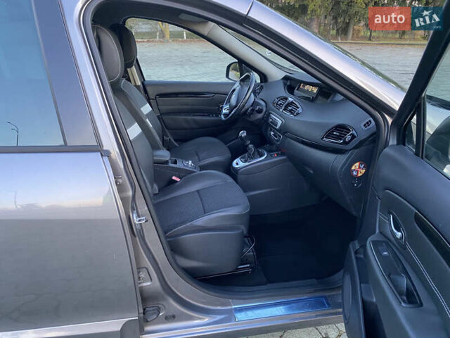 Серый Рено Сценик, объемом двигателя 1.46 л и пробегом 195 тыс. км за 8999 $, фото 20 на Automoto.ua