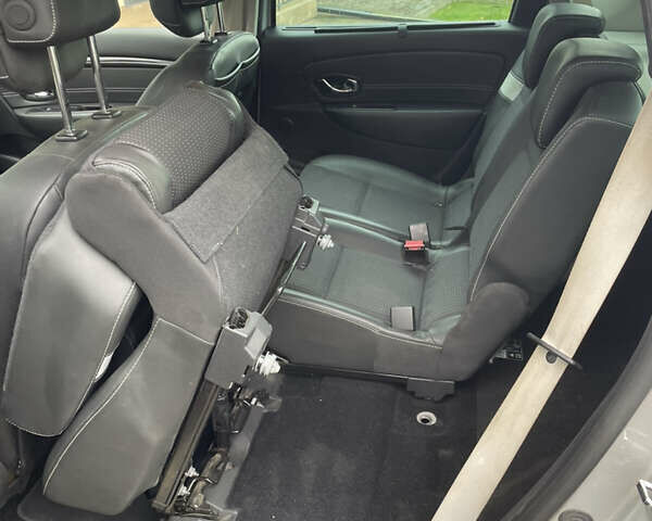 Серый Рено Сценик, объемом двигателя 1.46 л и пробегом 230 тыс. км за 9000 $, фото 20 на Automoto.ua