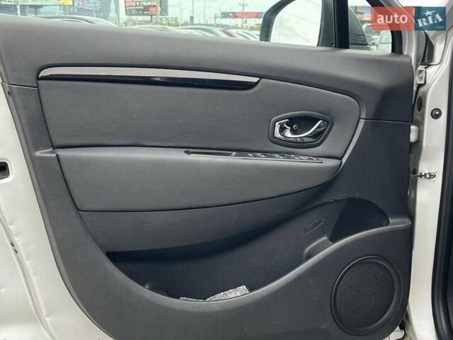 Серый Рено Сценик, объемом двигателя 1.5 л и пробегом 271 тыс. км за 8990 $, фото 38 на Automoto.ua