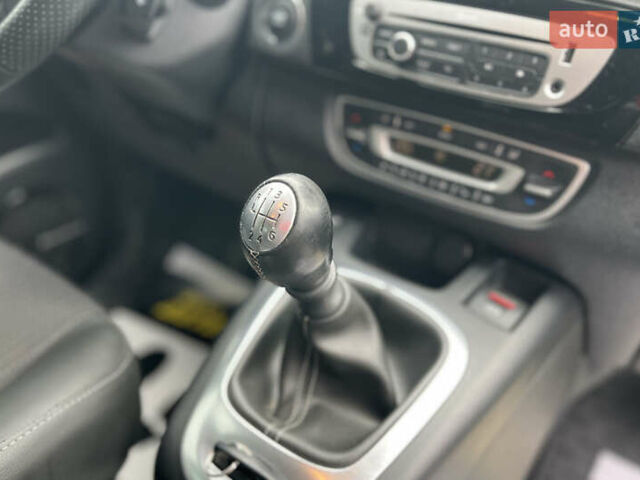 Сірий Рено Сценік, об'ємом двигуна 1.2 л та пробігом 157 тис. км за 8400 $, фото 23 на Automoto.ua