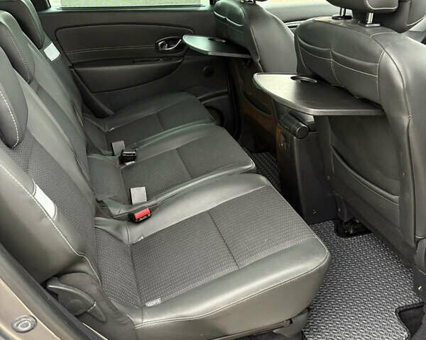 Серый Рено Сценик, объемом двигателя 1.5 л и пробегом 230 тыс. км за 8999 $, фото 20 на Automoto.ua