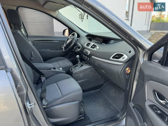 Серый Рено Сценик, объемом двигателя 1.5 л и пробегом 220 тыс. км за 7900 $, фото 18 на Automoto.ua