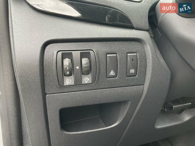 Серый Рено Сценик, объемом двигателя 1.46 л и пробегом 230 тыс. км за 9000 $, фото 12 на Automoto.ua