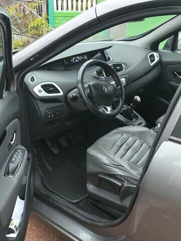 Серый Рено Сценик, объемом двигателя 1.46 л и пробегом 253 тыс. км за 6799 $, фото 2 на Automoto.ua