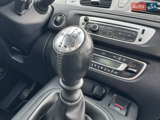 Серый Рено Сценик, объемом двигателя 1.5 л и пробегом 203 тыс. км за 9950 $, фото 36 на Automoto.ua