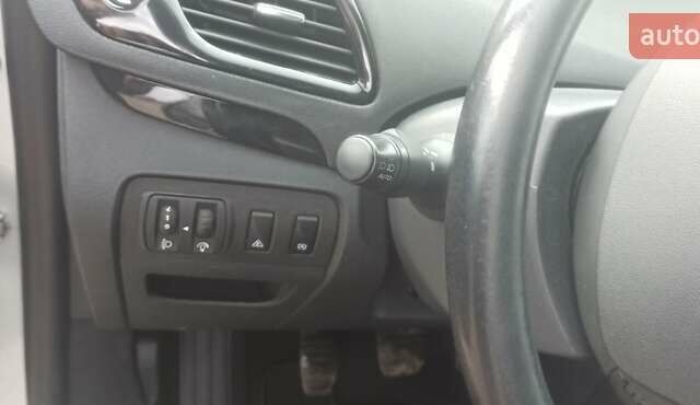 Рено Сценік 2014 у Дубно на Automoto.ua Сірий Рено Сценік, об'ємом двигуна 1.6 л та пробігом 264 тис. км за 8950 $, фото 21 на Automoto.ua