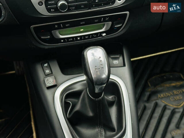 Рено Сценик 2014 в Харькове на Automoto.ua Серый Рено Сценик, объемом двигателя 2 л и пробегом 248 тыс. км за 9700 $, фото 31 на Automoto.ua