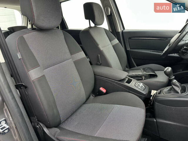 Сірий Рено Сценік, об'ємом двигуна 1.5 л та пробігом 181 тис. км за 9800 $, фото 61 на Automoto.ua