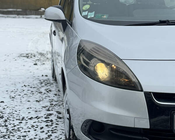 Сірий Рено Сценік, об'ємом двигуна 1.5 л та пробігом 246 тис. км за 7600 $, фото 13 на Automoto.ua