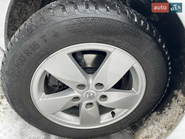 Серый Рено Сценик, объемом двигателя 2 л и пробегом 85 тыс. км за 10600 $, фото 10 на Automoto.ua