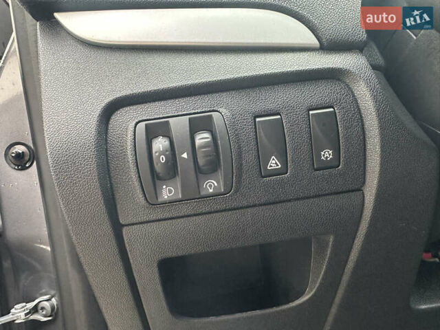 Сірий Рено Сценік, об'ємом двигуна 1.5 л та пробігом 181 тис. км за 9800 $, фото 35 на Automoto.ua