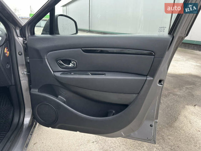 Сірий Рено Сценік, об'ємом двигуна 1.5 л та пробігом 181 тис. км за 9800 $, фото 59 на Automoto.ua