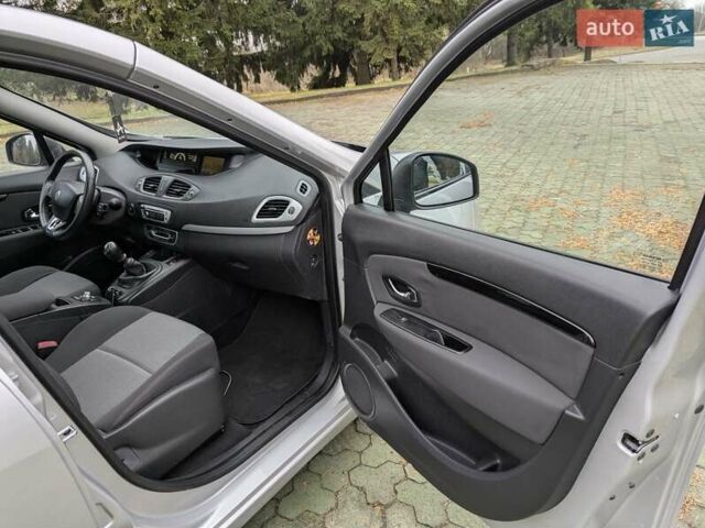 Сірий Рено Сценік, об'ємом двигуна 1.46 л та пробігом 237 тис. км за 8950 $, фото 25 на Automoto.ua