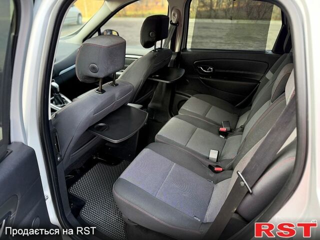 Серый Рено Сценик, объемом двигателя 1.5 л и пробегом 265 тыс. км за 8300 $, фото 7 на Automoto.ua