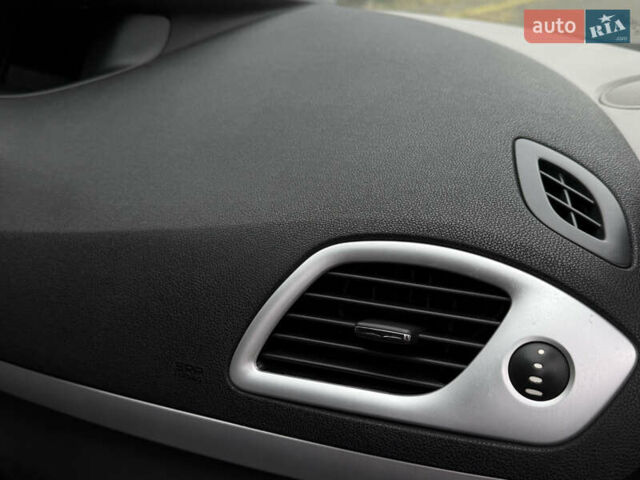 Серый Рено Сценик, объемом двигателя 1.5 л и пробегом 217 тыс. км за 7450 $, фото 30 на Automoto.ua