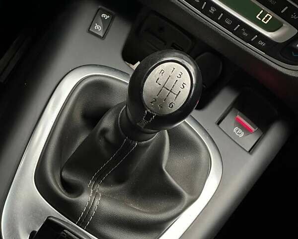 Серый Рено Сценик, объемом двигателя 1.5 л и пробегом 172 тыс. км за 10600 $, фото 11 на Automoto.ua