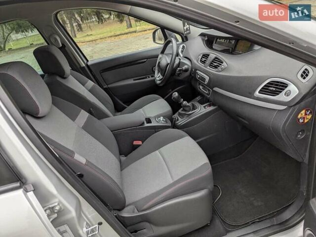 Сірий Рено Сценік, об'ємом двигуна 1.46 л та пробігом 237 тис. км за 8950 $, фото 26 на Automoto.ua