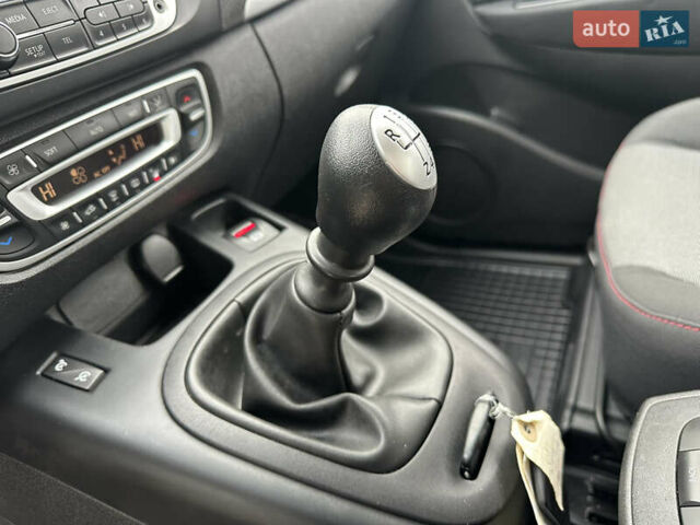 Сірий Рено Сценік, об'ємом двигуна 1.5 л та пробігом 181 тис. км за 9800 $, фото 39 на Automoto.ua