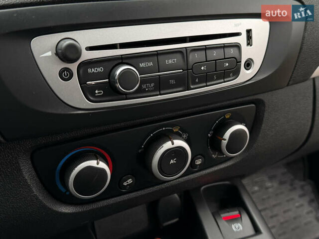 Серый Рено Сценик, объемом двигателя 1.5 л и пробегом 217 тыс. км за 7450 $, фото 28 на Automoto.ua