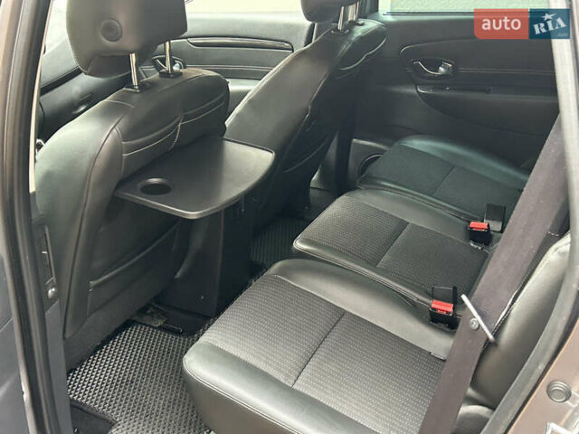 Серый Рено Сценик, объемом двигателя 1.46 л и пробегом 213 тыс. км за 9299 $, фото 30 на Automoto.ua