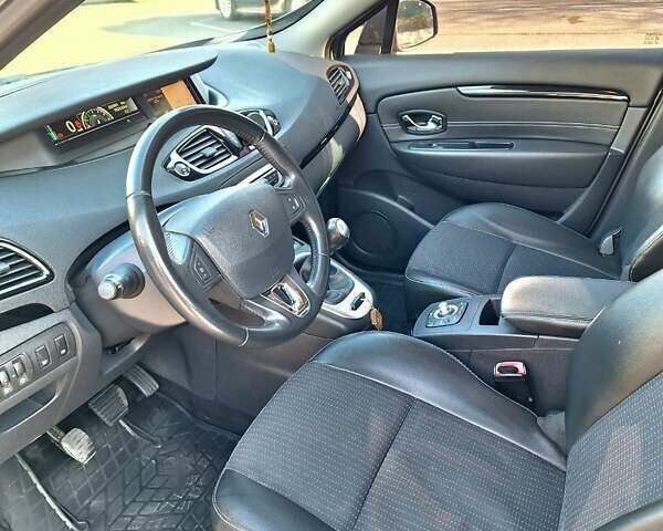 Серый Рено Сценик, объемом двигателя 1.46 л и пробегом 232 тыс. км за 9500 $, фото 10 на Automoto.ua