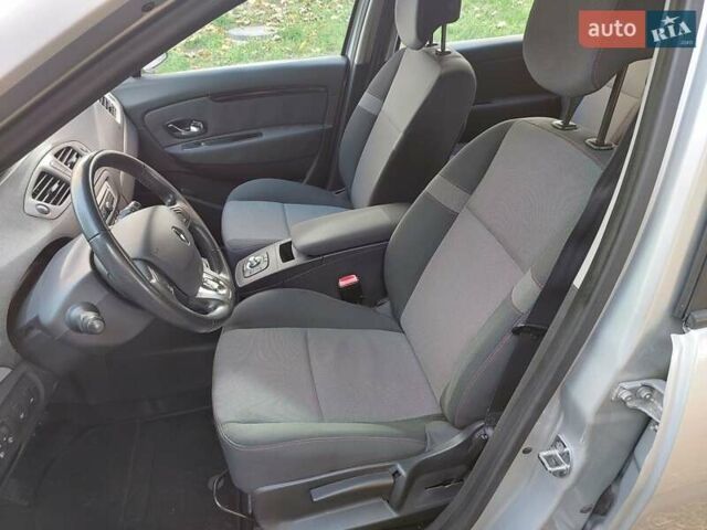 Сірий Рено Сценік, об'ємом двигуна 1.46 л та пробігом 221 тис. км за 9100 $, фото 16 на Automoto.ua